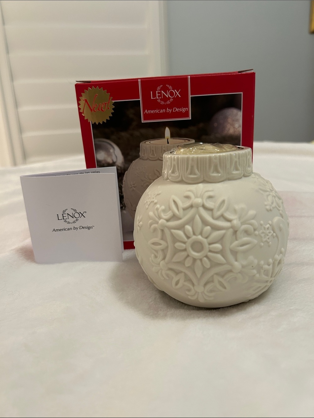 NWT LENOX CHRISTMAS HOLIDAY SNOWFLAKE
VOTIVE TEALIGHT HOLDER ORNAMENTAL GLOW.